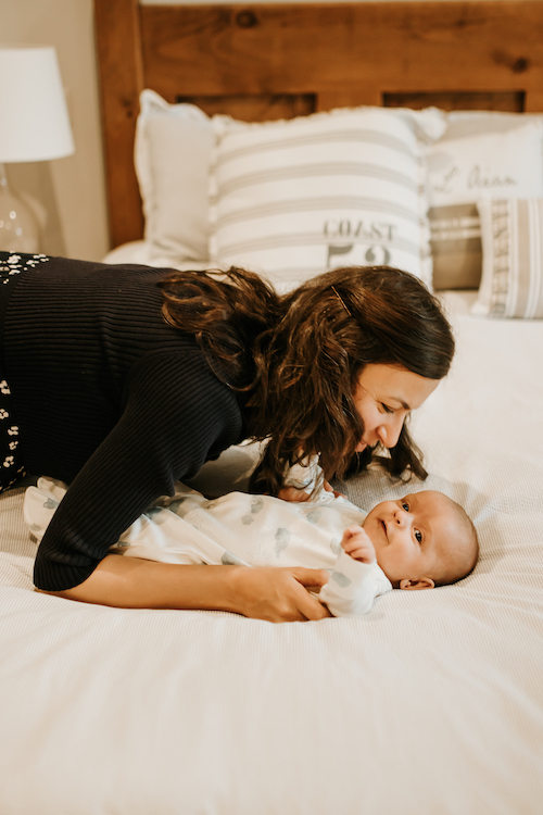 Mummy kissing newborn on bed | Newborn, Wedding and Family Portfolio | Amy Foster Photography
